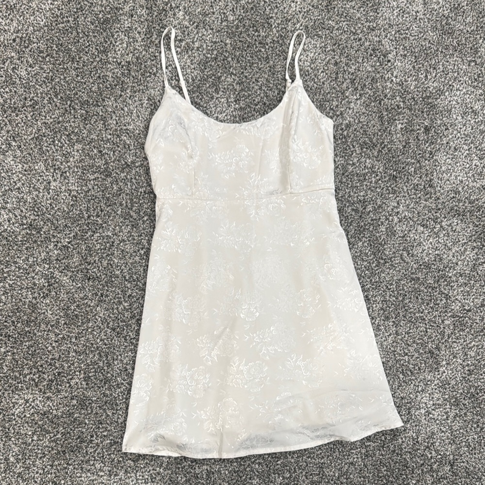 Medium White Floral Spaghetti Strap Dress